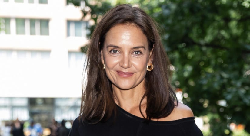 Ez a nadrág válthatja le ősszel a farmert: Katie Holmes már most ezt viseli