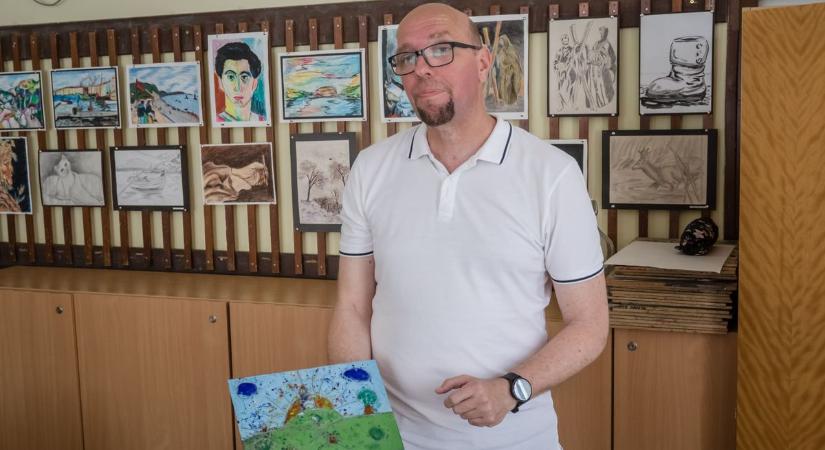 Porrá tört üvegből születik a művészet – Gyerekek tűzzománc alkotásai a zalaegerszegi Dózsa-iskola falain
