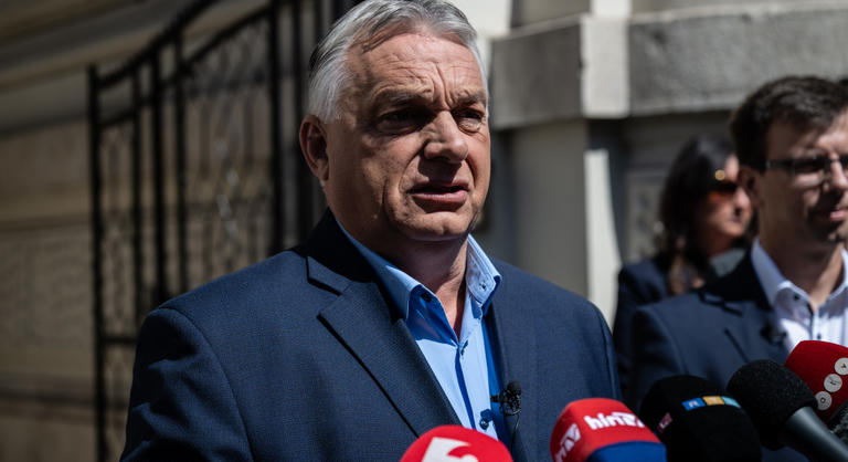 Előkerült Orbán Viktor, Rogán Antallal és Schmidt Máriával az oldalán