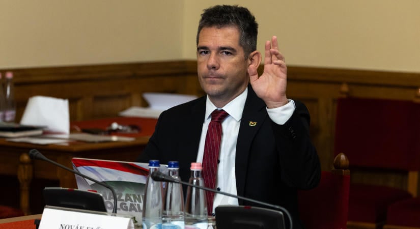 Novák Előd a Fidesszel és a KDNP-vel leszavazta, hogy Orbánt is meghallgassák a kegyelmi ügy miatt