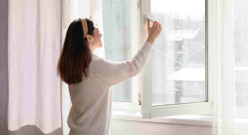 Huzat, pollen és szmog – a magyarok fele nem bírja a nyári szellőztetést