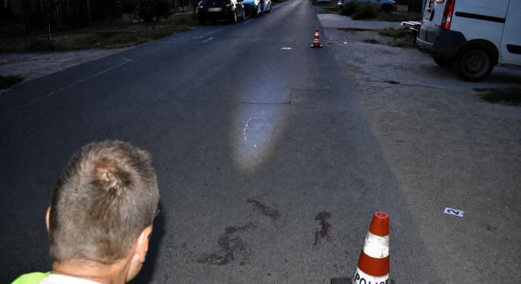 Menet közben szállt ki a kocsiból a bulizó fiatal, életveszélyesen megsérült