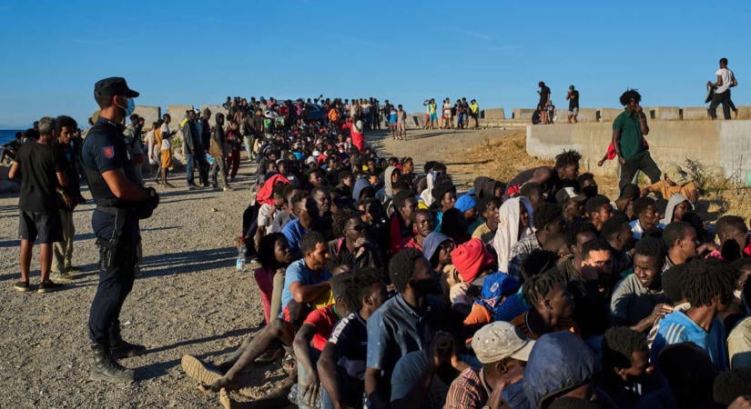 Kiadták a figyelmeztetést: Dzsihadisták jutottak be Spanyolországba a ceutai migránshullámmal