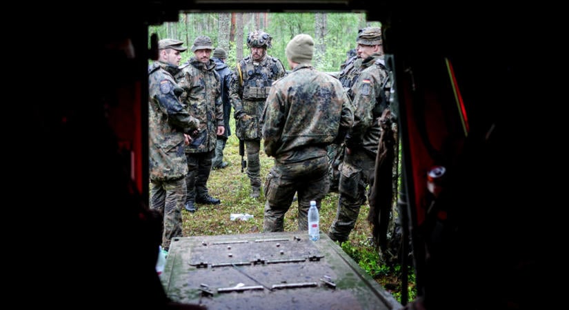 Orosz és belarusz családi hátterű katonák nem csatlakozhatnak a Bundeswehr litvániai dandárjához