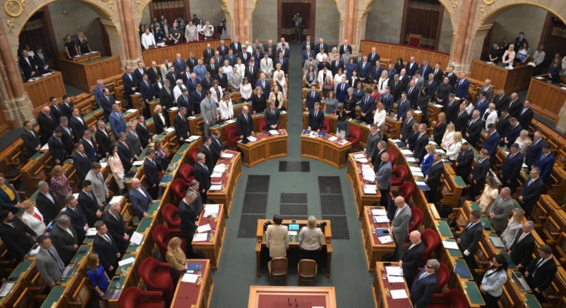 Két ülést tart hétfőn a parlament, a mentelmi ügyekben és a legfőbb ügyész megválasztásáról is döntés születhet