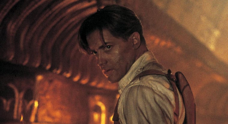 Múmia 4.: Megjöttek az első lesifotók Brendan Fraser Rick O'Connelljéről, és örömmel jelenthetjük, hogy a színész mosolya még mindig a régi