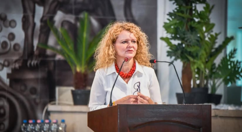 Államtitkár: 50 százalékkal emeli a kormány az otthonápolási díjat
