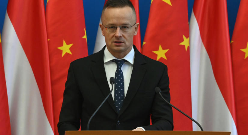 Most akkor a Kínai Kommunista Párt embere Szijjártó Péter?