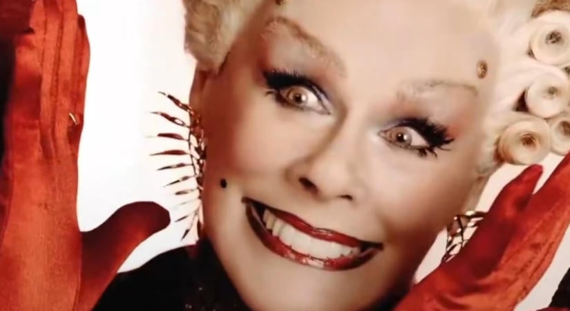 Glenn Close karaktere akkora ripacs Az éhezők viadala: Az aratás hajnala kedvcsinálójában, hogy még Szörnyellaként is szimpatikusabb volt