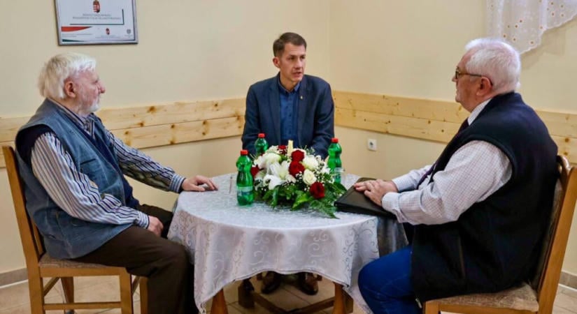 Pásztor hárompárti egységről beszél, Csorba szerint viszont „lerongyolódott állapotban” vannak