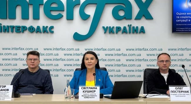 Az ukránok többsége Zaluzsnijban bízik, de az elnökválasztást Zelenszkij nyerné – közvélemény-kutatás