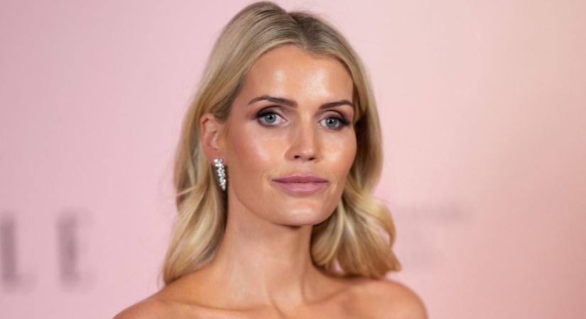 Alig takarta valami Diana hercegné unokahúgát: Kitty Spencer áttetsző, mélyen dekoltált csipkeruhában keltett feltűnést