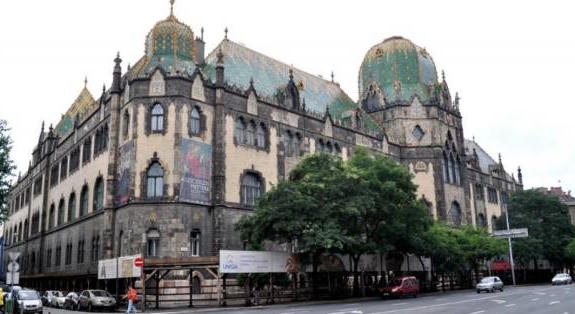 Döntött a kormány az Iparművészeti Múzeum felújításáról – 130 éves lett Lechner palotája