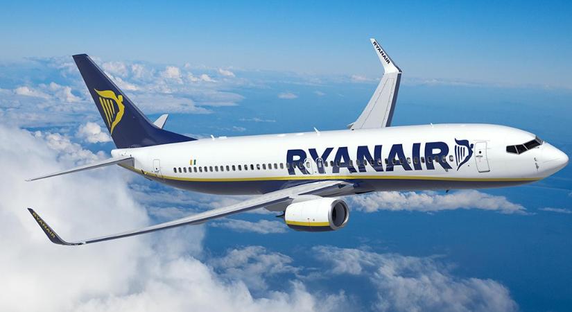 Észak-Macedónia deríti ki, mitől lógott ki az ablakon a levegőben a Ryanair szerencsétlen utasa