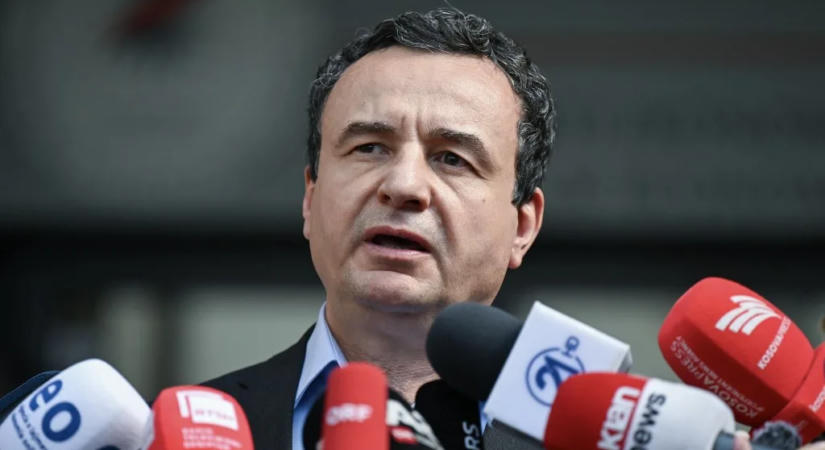 Tojással dobálták meg koszovói miniszterelnököt
