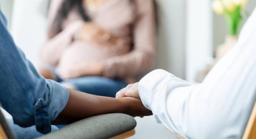 Felügyeleti jogért küzd a béranya, aki a biológiai szülők kérése ellenére sem volt hajlandó elvetetni a babát