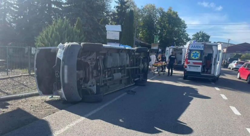 Halálos buszbaleset Kárpátalján: egy 17 éves lány meghalt, többen megsérültek