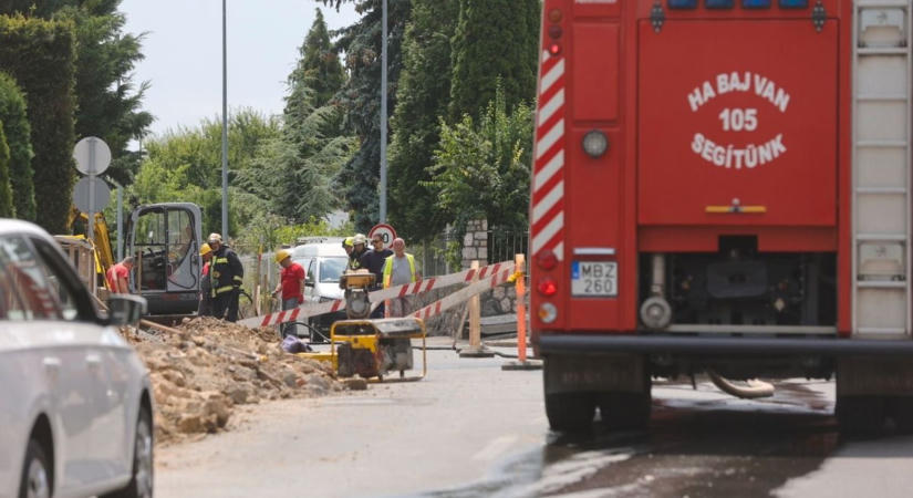 Ömlik a gáz egy elvágott vezetékből Berettyóújfaluban lezárták a 47-es főutat!