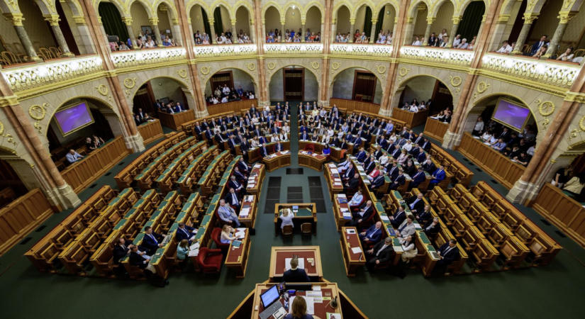 Ma Hende Csaba helyett új alkotmánybírót választ a parlament, megtartják a vitát a Nemzeti Vagyonvisszaszerzési és Vagyonvédelmi Hivatalról