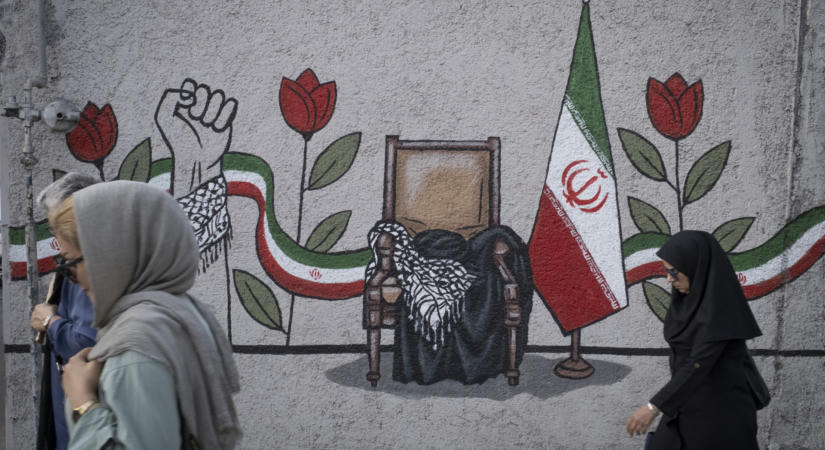 Előkerült a merényletben megsérült Hámenei, egyből követeléssel állt elő az iráni despota