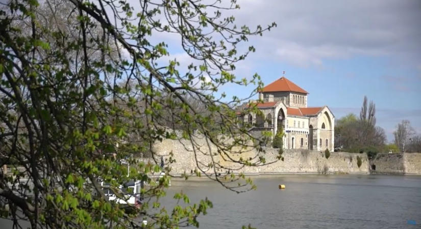 Ebben a tatai utcában mostantól tilos a parkolás