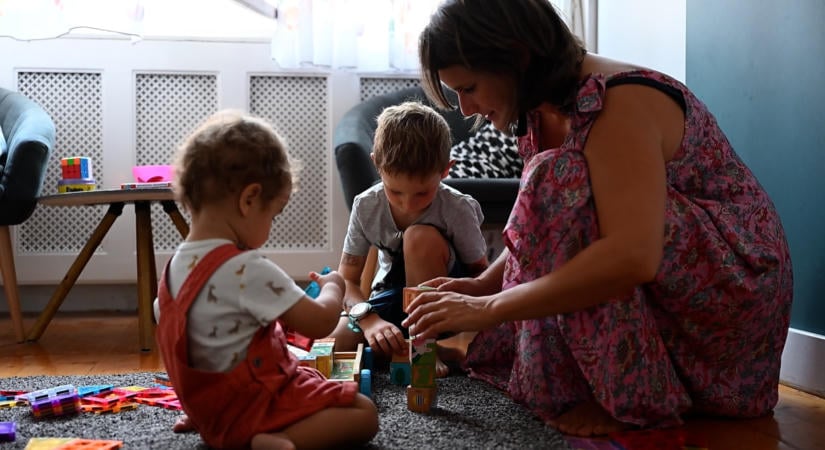 Bébiszitter helyett barter? Egyre több magyar szülő veti be ezt az okos trükköt az énidőért