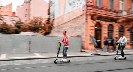 Elektromos roller kisokos: életmentő tippek