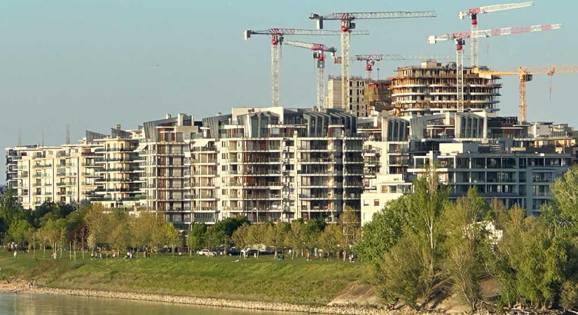 Megússzák a leállítást a kiemelt engedélyt kapott lakóparkok, fellélegezhetnek a vevők