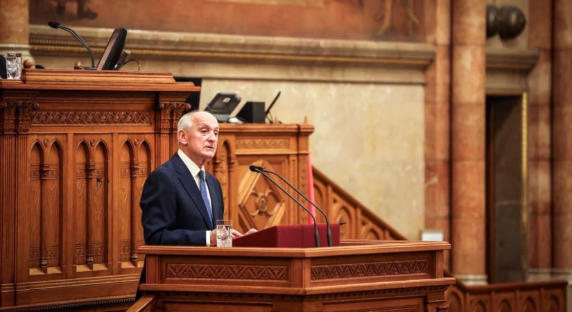 Baka András nem vonja vissza Szathmáry Zoltán jelölését