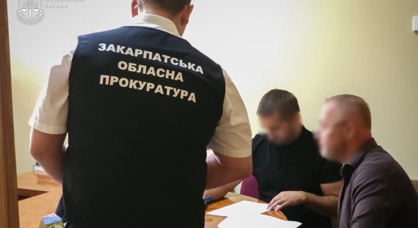 Nyolcmillió hrivnya értékű vagyon eltitkolásával gyanúsítanak két önkormányzati képviselőt Kárpátalján