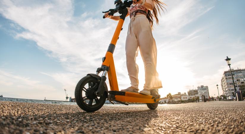 Drákói döntést hoz az európai ország: tilos lesz elektromos rollerezni 17 év alatt