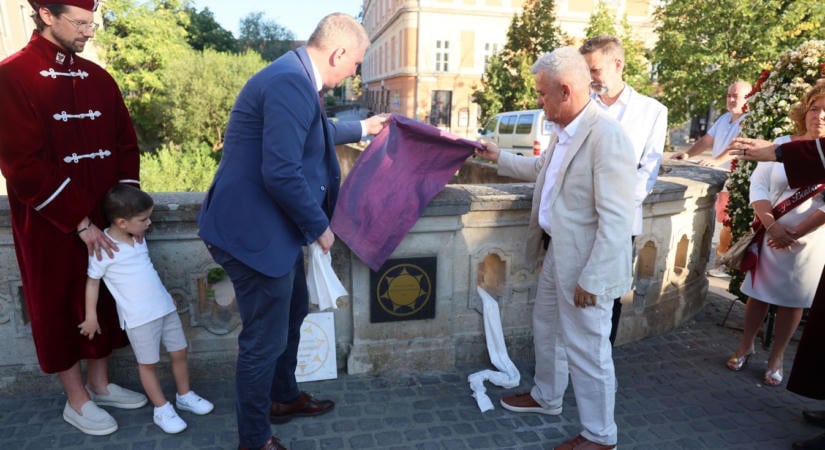 Új csillagok ragyognak a hídon: felavatták az egri borászat legendáinak emlékköveit – fotók, videó