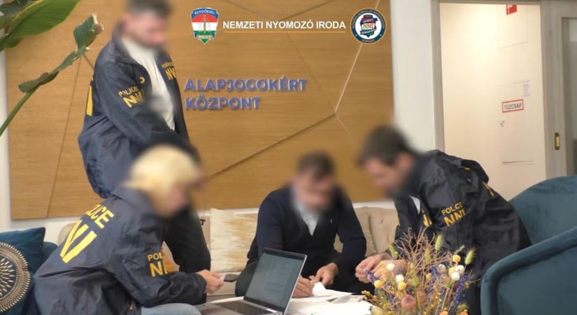 Az Alapjogokért Központ reagált a házkutatásra: büszkék rá, hogy Magyarország érdekeit szolgálták