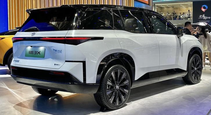 Új frontot nyit a Toyota a hibridek és elektromos autók mellett