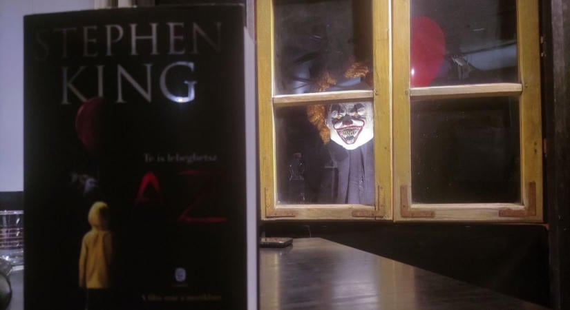 Negyvenéves Stephen King AZ című regénye, amely a hétköznapok félelmeit is megmutatja