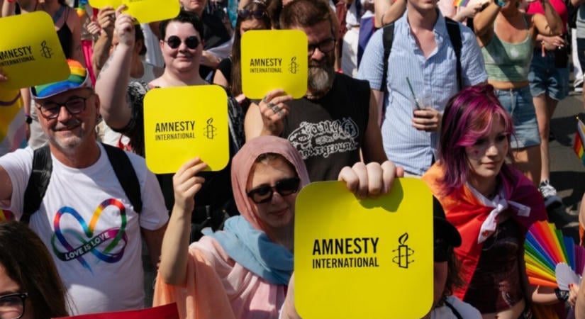Megszüntette a verőcei iskola az Amnesty International szervezettel az együttműködést