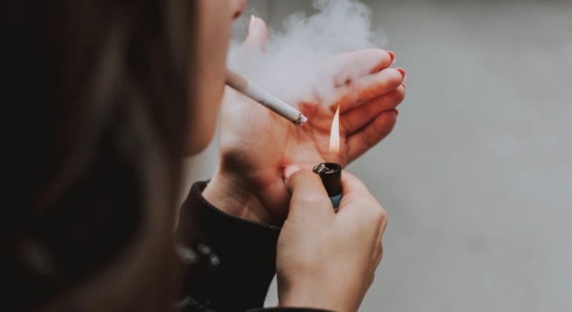 Komoly feszültségeket szül a dohányzás a hazai munkahelyeken
