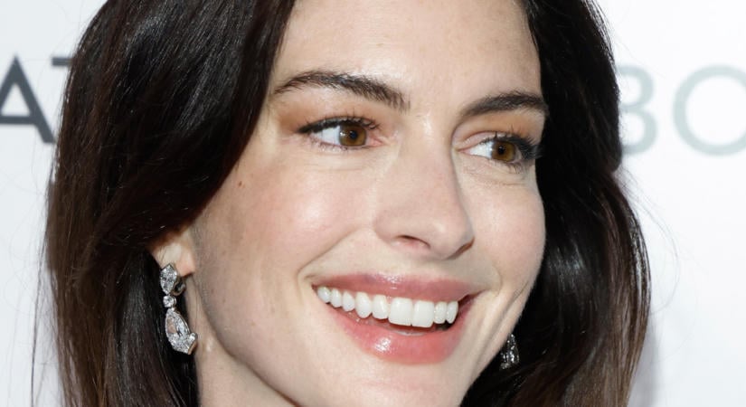 A mai sztárok elbújhatnak a háta mögött: 5 alkalom, amikor Anne Hathaway messze kimaxolta a meztelenruhák fogalmát