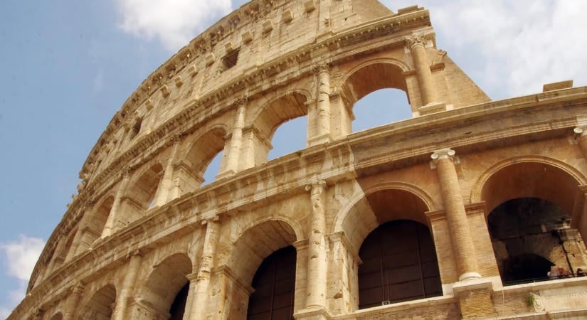 Tragikus balesetben meghalt munkás miatt tart zárva a római Colosseum