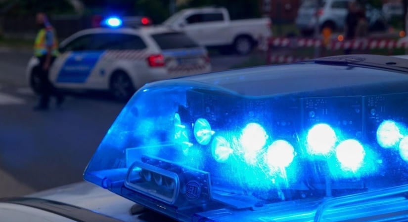 Két autó karambolozott Balmazújvárosban, mentő érkezett a helyszínre