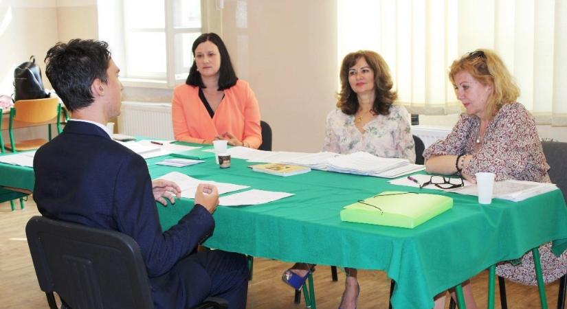 Két év után újra érettségiznek a diákok – ez az évfolyam volt a legtöbbet otthon
