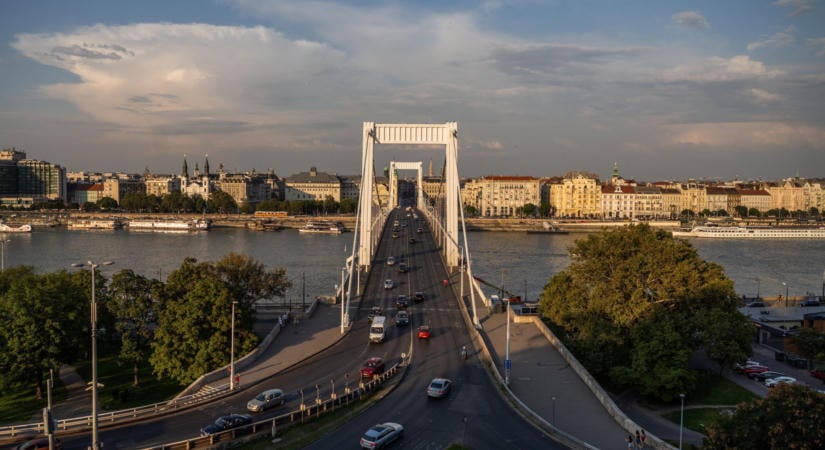 Hétvégén lezárások jönnek Budapesten, munkálatokat végeznek az Erzsébet hídon