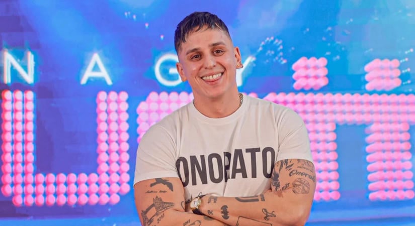 Mi történik vele? Sorra árverezi a luxusholmijait Aurelio, a haját is szőkére festette - videó