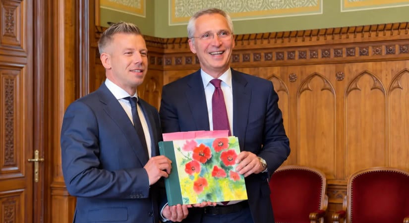 Szívmelengető ajándékot kapott Magyar Péter, meg is mutatta