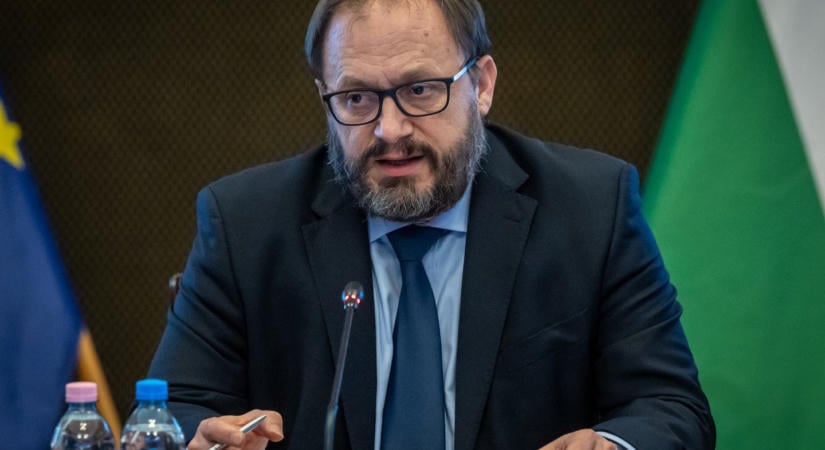 Dupla családi pótlék, 120 ezres nyugdíj, adócsökkentés: már a parlament előtt a jövő évi adótörvények