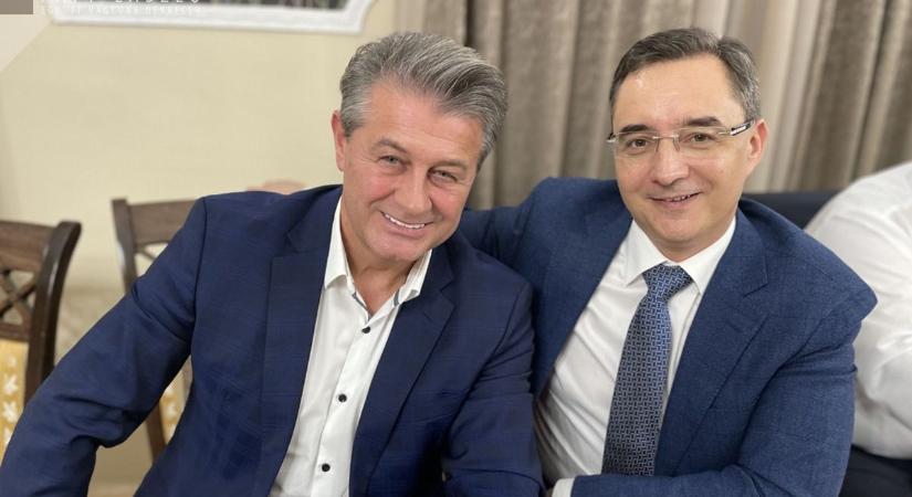Kerek évfordulós kollégáját köszöntötte Debrecen polgármestere