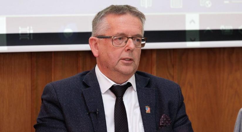 A tatai polgármester is megszólalt az időközi választás ügyében: „Dolgozni kell, nem feloszlatni a testületet”