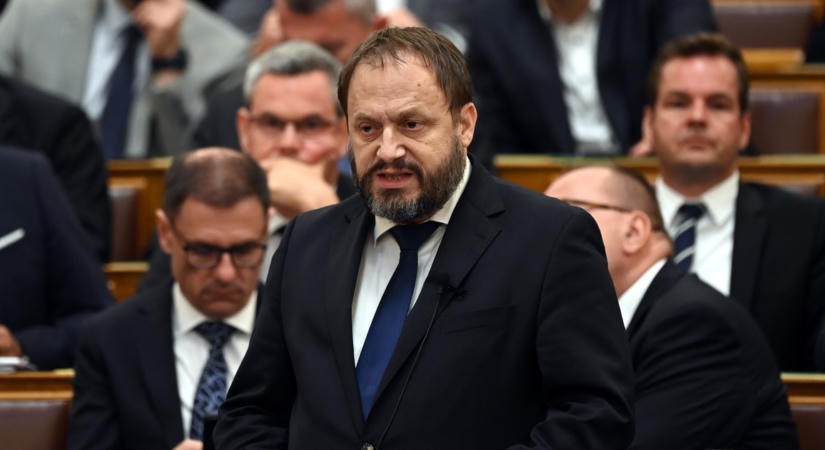 Tömeges leépítés jön a Pénzügyminisztériumban? – Kármán András pénzügyminiszter erről is beszélt a Blikknek