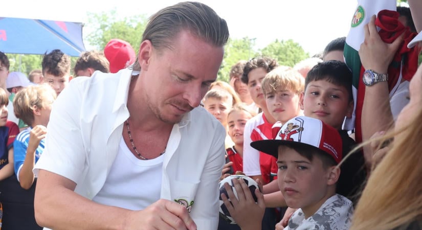 "Dzsudzsák Balázs Tesóka" - így kért Szijjártó Pétertől diplomata-útlevelet a válogatott korábbi csapatkapitánya