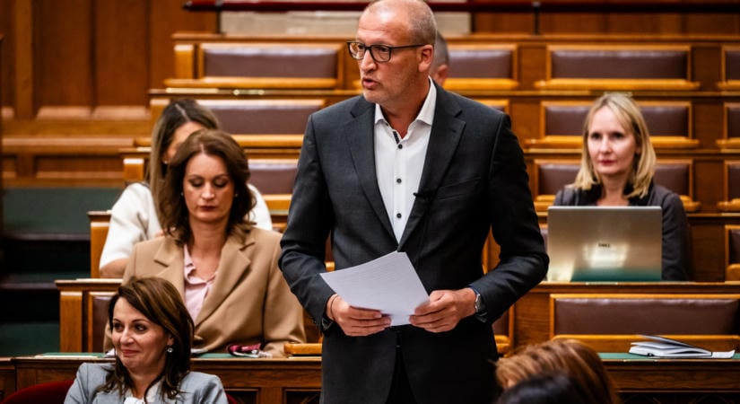 Tarr Zoltán bejelentette: vizsgálat indul a Budapesti Operettszínház ügyében